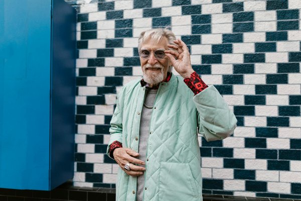 Explorez les sacs à main élégants et structurés pour un look professionnel irréprochable !