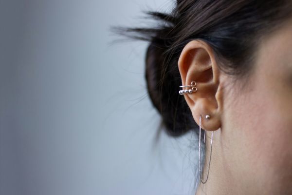 Top astuces pour porter des boucles d'oreilles sans piercing